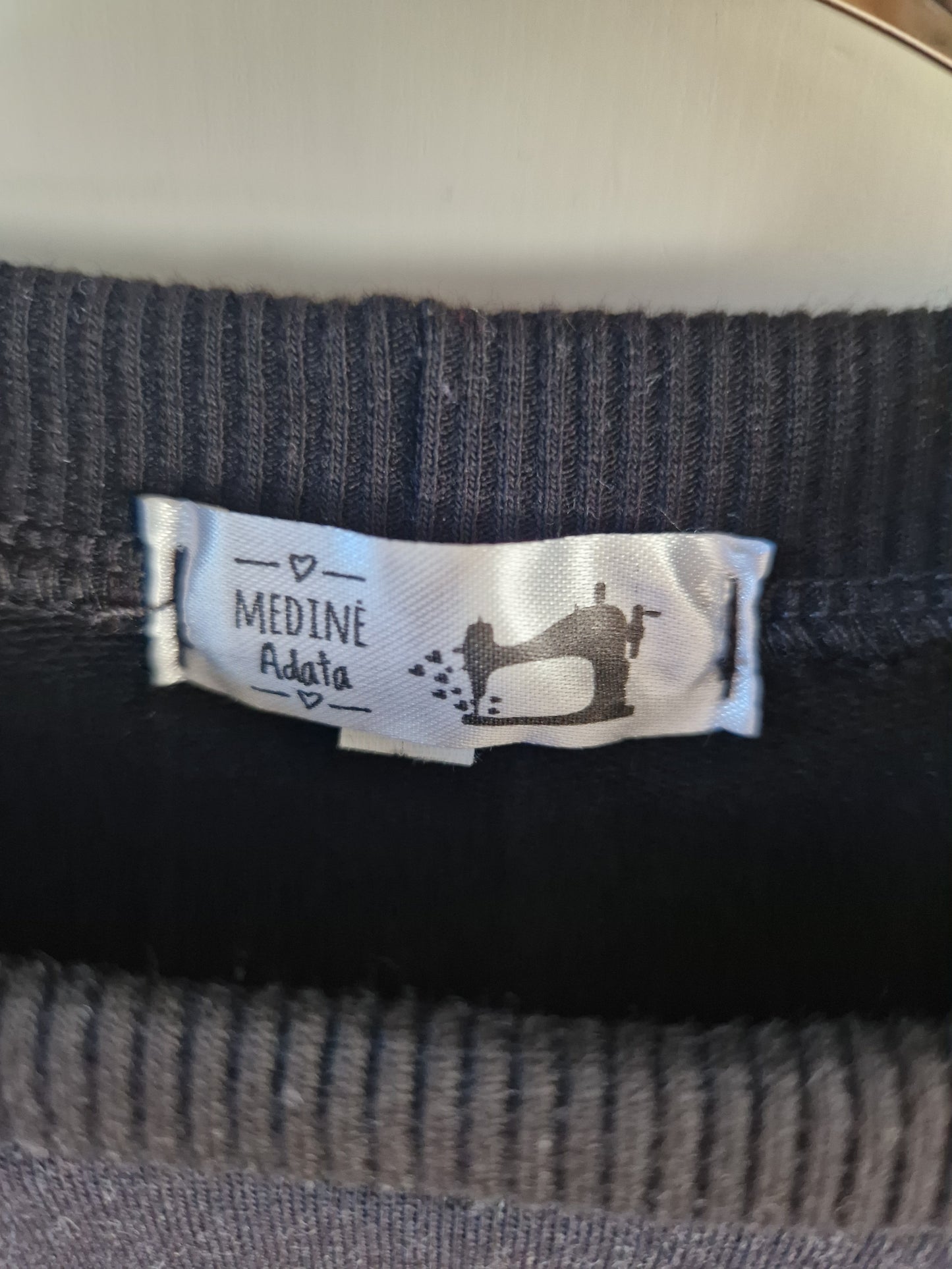 „Medinė adata“ laisvalaikio kostiumėlis berniukui (152 dydis)