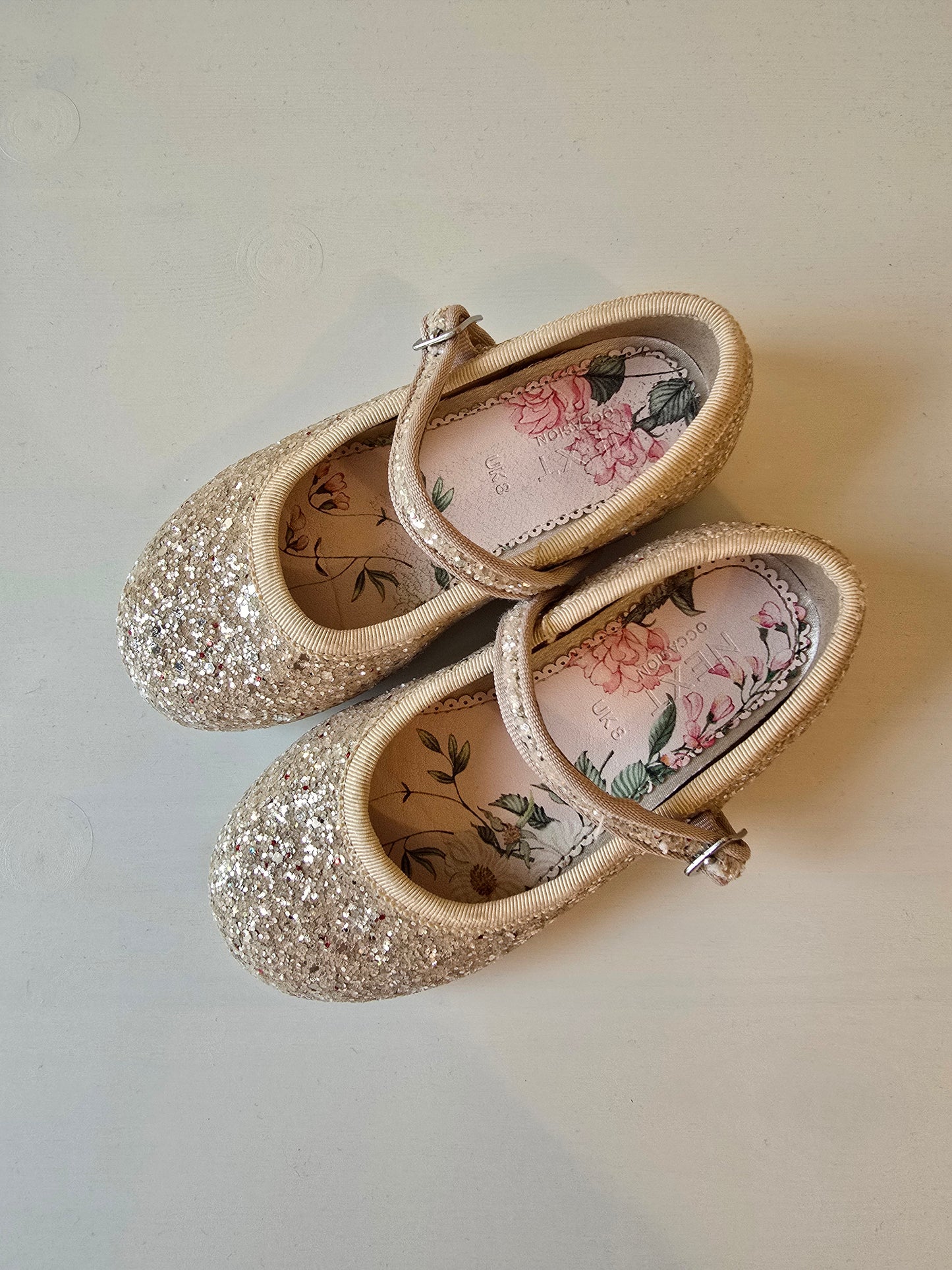 Next blizgantys bateliai (23 ir 25,5 dydis)