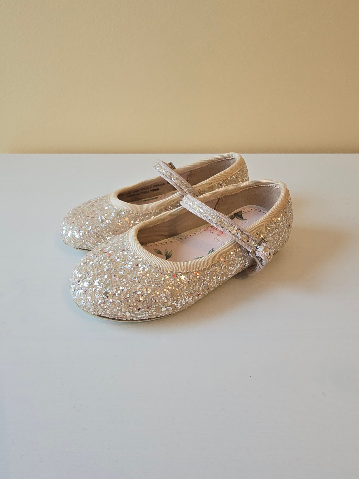 Next blizgantys bateliai (23 ir 25,5 dydis)