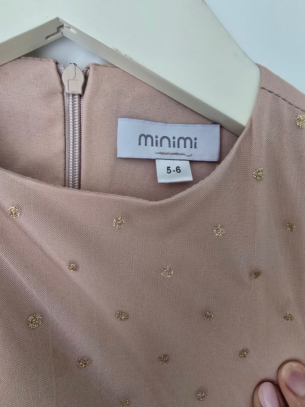 Minimi proginė suknelė su aukso spalvos detalėmis (110-116 dydis)